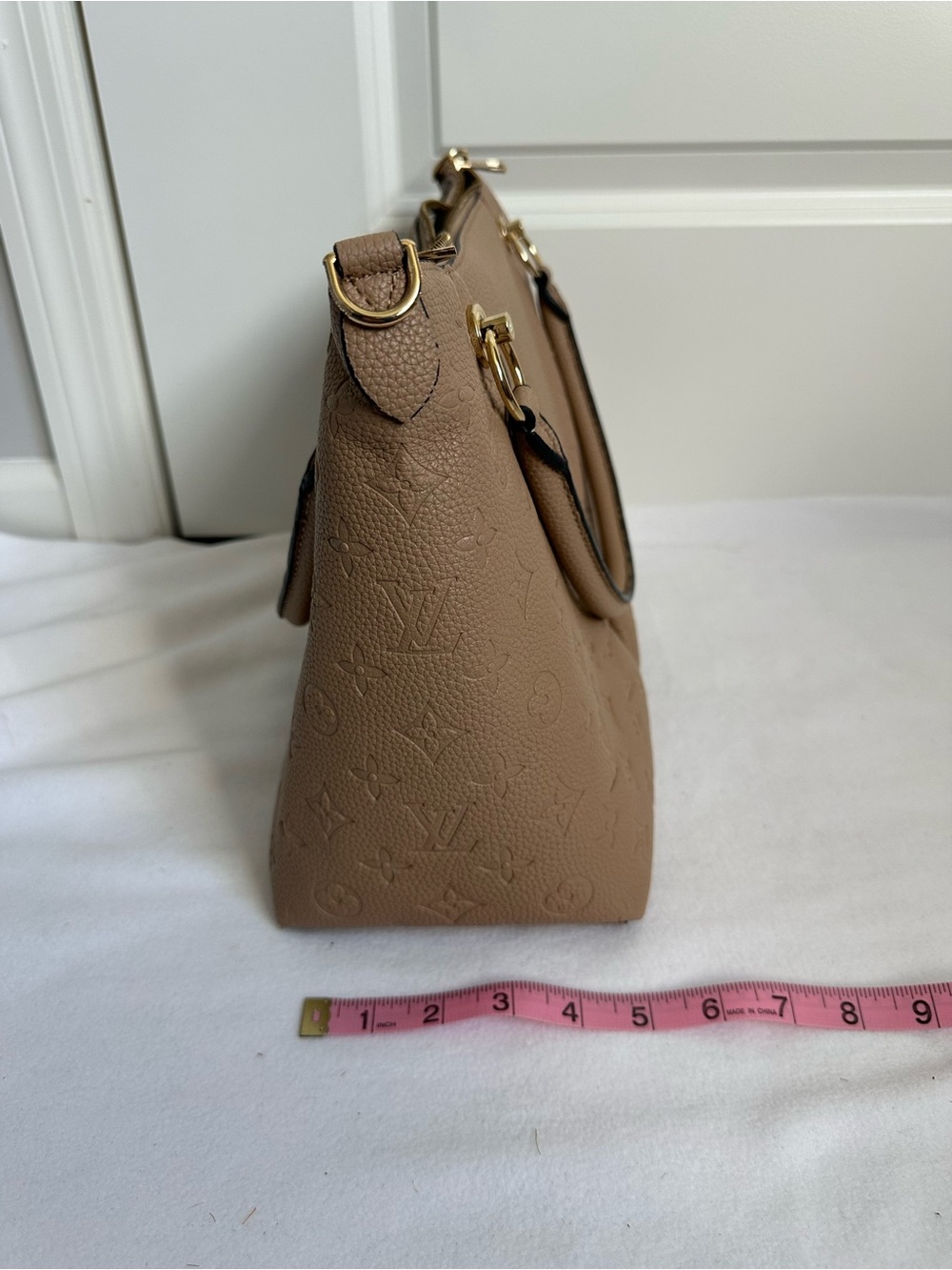 INSPIRED Beige Shoulder Bag with Gold Hardware - Picture 4 of 6